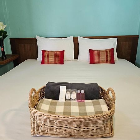 Koh Ngai Kaimuk Thong Resort Экстерьер фото