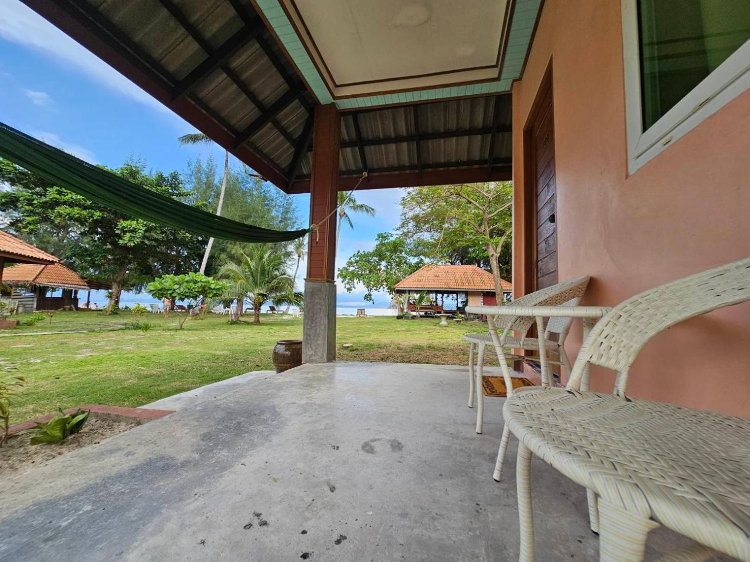 Koh Ngai Kaimuk Thong Resort Экстерьер фото