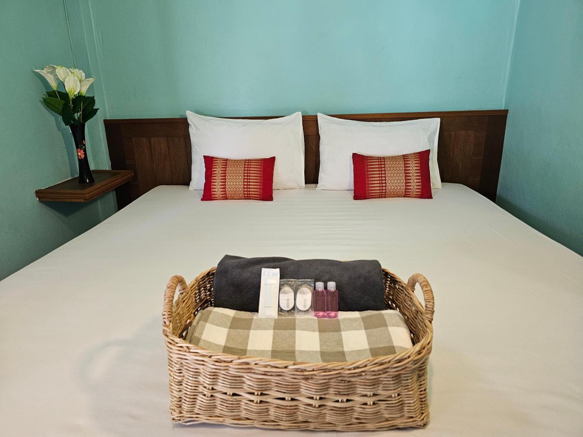 Koh Ngai Kaimuk Thong Resort Экстерьер фото