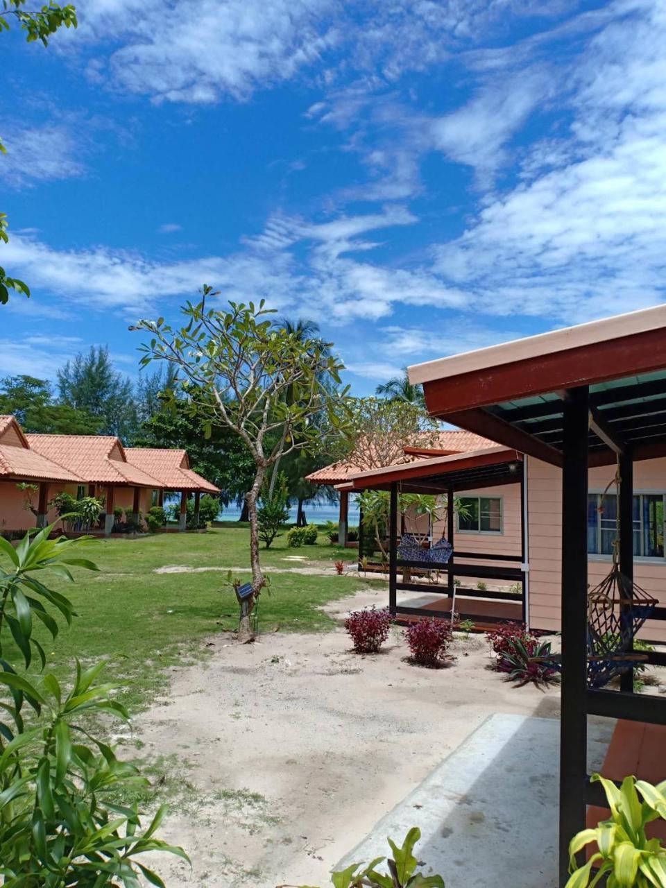Koh Ngai Kaimuk Thong Resort Экстерьер фото