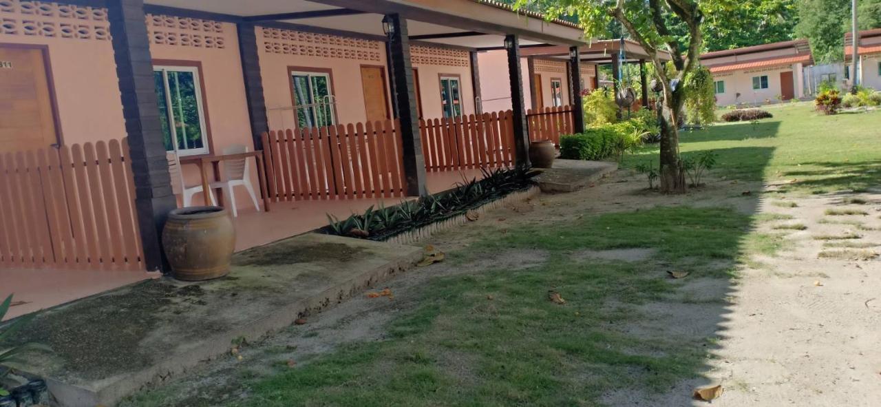 Koh Ngai Kaimuk Thong Resort Экстерьер фото